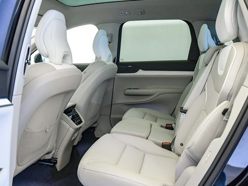 New 2025 Volvo EX90 Plus w/ Protection Package Premier image 22