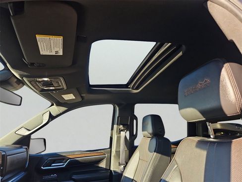 Used 2024 Chevrolet Silverado 1500 High Country w/ Midnight Edition image 15