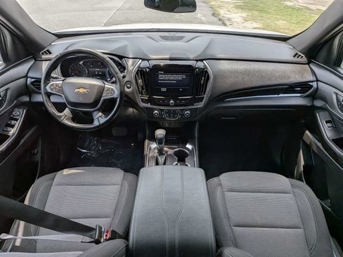 Used 2023 Chevrolet Traverse LT FWD image 16