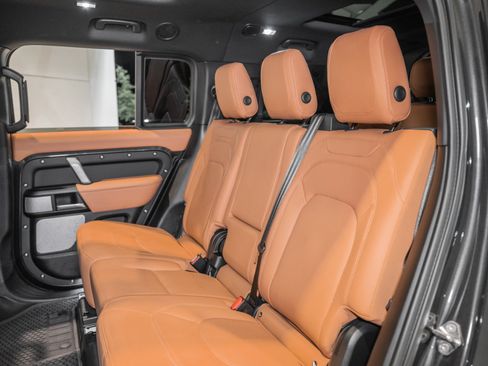 Used 2024 Land Rover Defender 130 V8 AWD/4WD image 23