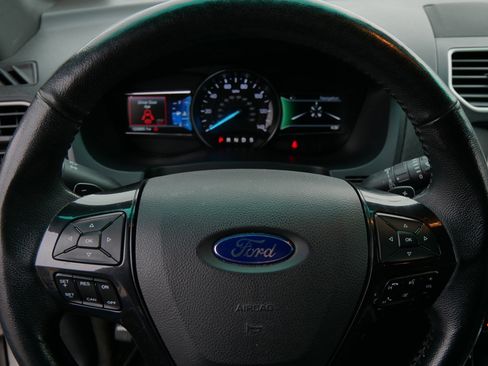 Certified 2017 Ford Explorer XLT w/ Equipment Group 202A image 25