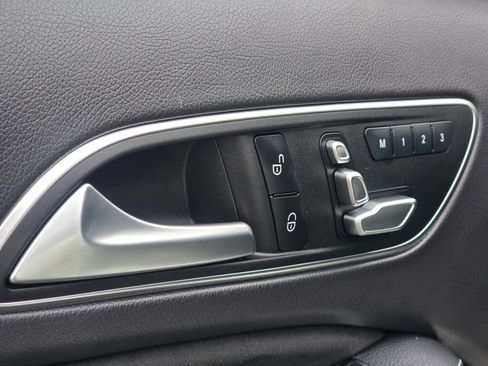 Used 2018 Mercedes-Benz GLA 250 4MATIC image 36