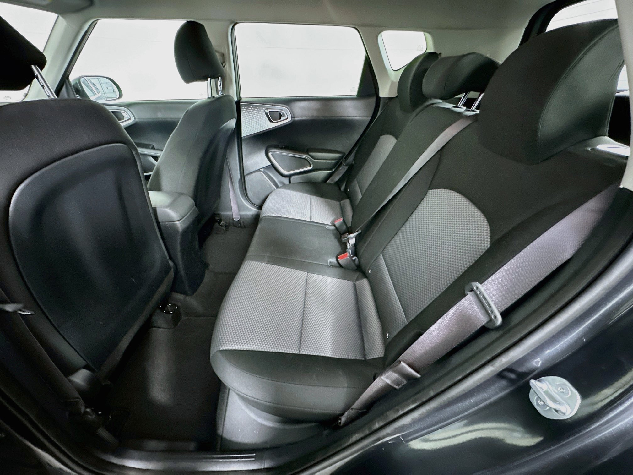 Used 2025 Kia Soul LX w/ LX Technology Package FWD image 28