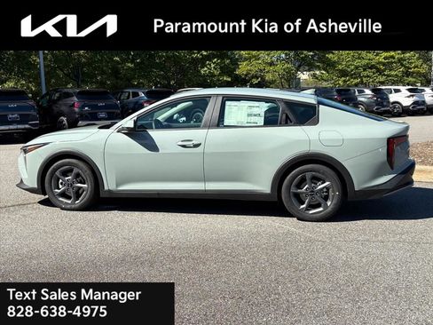 New 2025 Kia K4 LXS image 3