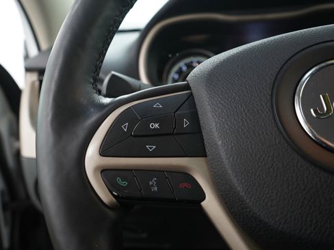 Used 2015 Jeep Cherokee Limited w/ Luxury Group AWD/4WD image 28