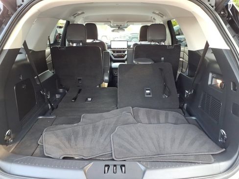 Used 2025 Ford Explorer Active w/ Active Comfort Package AWD/4WD image 19