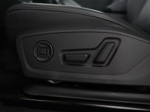 Used 2025 Audi Q3 2.0T Premium image 24