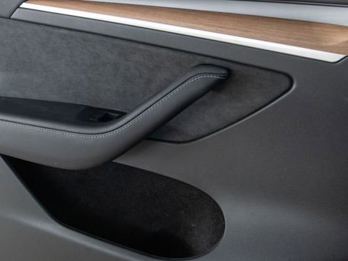 Used 2023 Tesla Model Y Long Range image 19