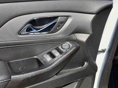 Used 2023 Chevrolet Traverse LT FWD image 20