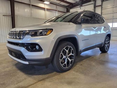 Used 2025 Jeep Compass Limited AWD/4WD image 2