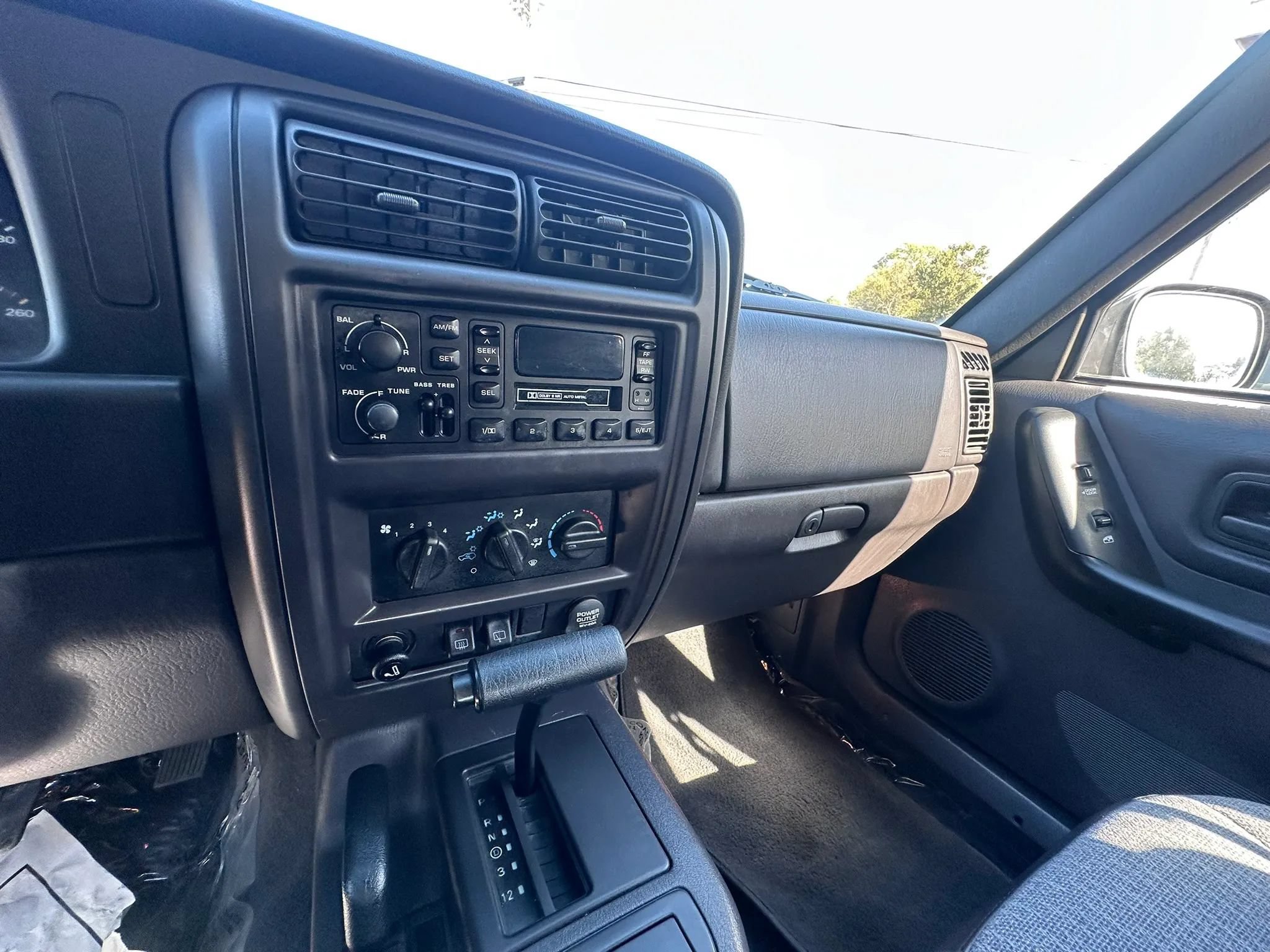 Used 2001 Jeep Cherokee Sport AWD/4WD image 19