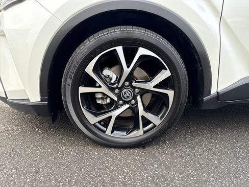 Used 2021 Toyota C-HR XLE FWD image 26