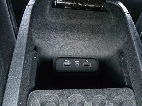 Used 2017 Dodge Charger SXT w/ Blacktop Package RWD image 35