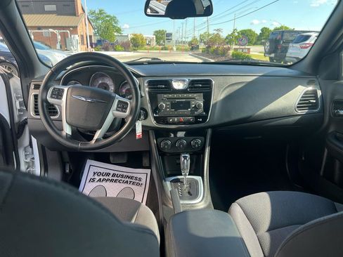 Used 2012 Chrysler 200 Touring FWD image 13