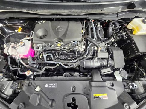 Used 2025 Toyota Sienna LE image 11