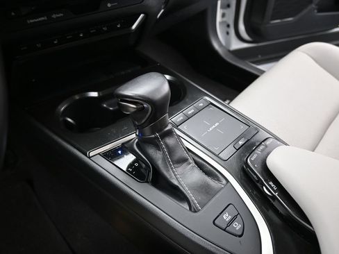 Used 2020 Lexus UX 250h w/ Premium Package AWD/4WD image 14