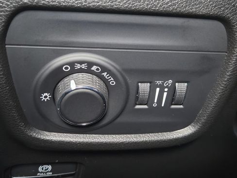 Certified 2022 Jeep Grand Cherokee Altitude AWD/4WD image 11