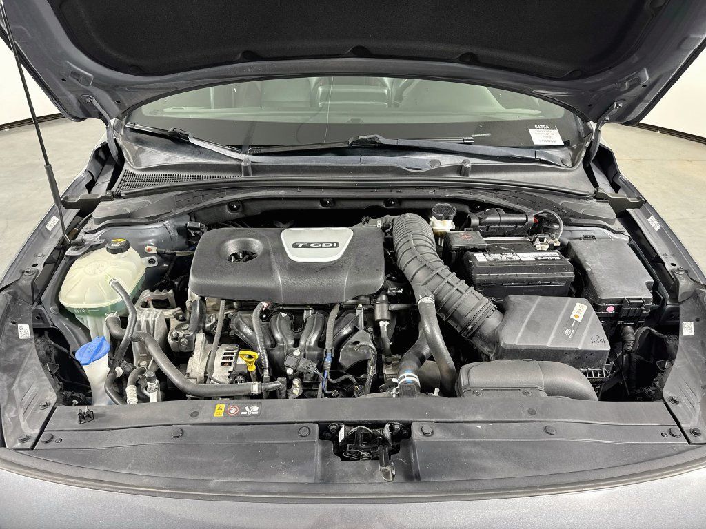 Used 2018 Hyundai Elantra GT Sport w/ Sport Tech Package 04 FWD image 33