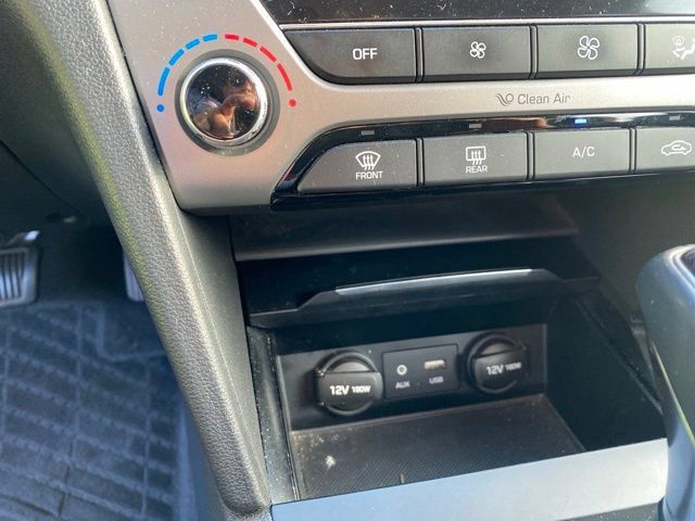 Used 2017 Hyundai Elantra Limited FWD image 25