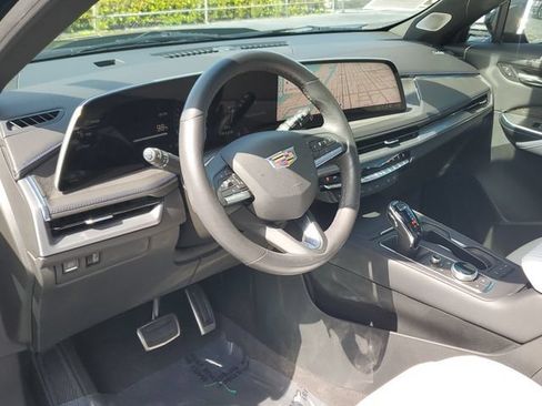 Used 2024 Cadillac XT4 Sport FWD image 9