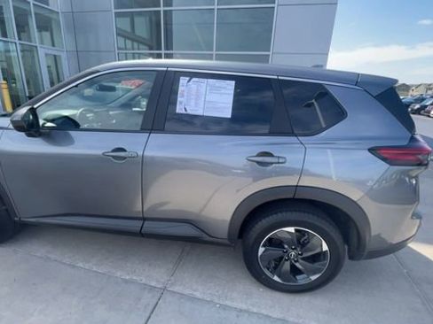 Used 2025 Nissan Rogue SV AWD/4WD image 7