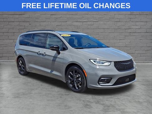 Used 2025 Chrysler Pacifica Limited FWD image 1
