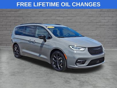 Used 2025 Chrysler Pacifica Limited