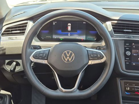 Used 2022 Volkswagen Tiguan SE FWD image 23