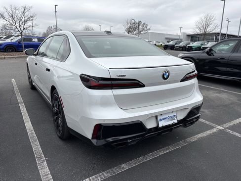 Used 2023 BMW 760i xDrive w/ Executive Package image 16