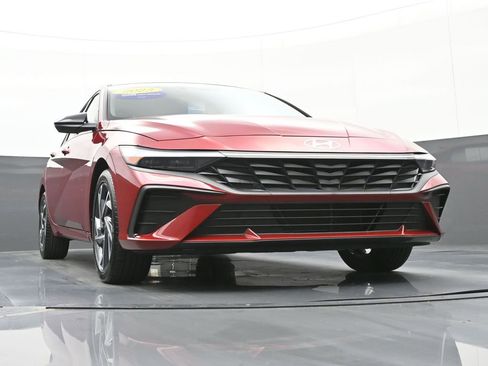 Certified 2025 Hyundai Elantra Sport image 45