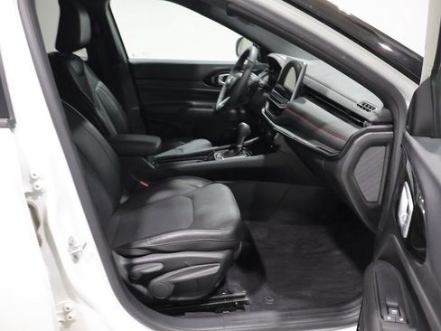 Used 2023 Jeep Compass Trailhawk w/ Trailhawk Convenience Group AWD/4WD image 23