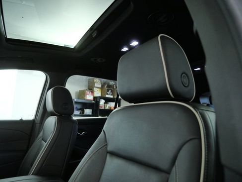 Used 2023 Chevrolet Traverse Premier w/ Redline Edition AWD/4WD image 18