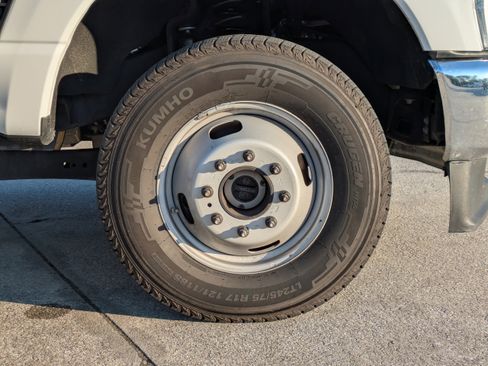 Used 2024 Ford F350 XLT image 11