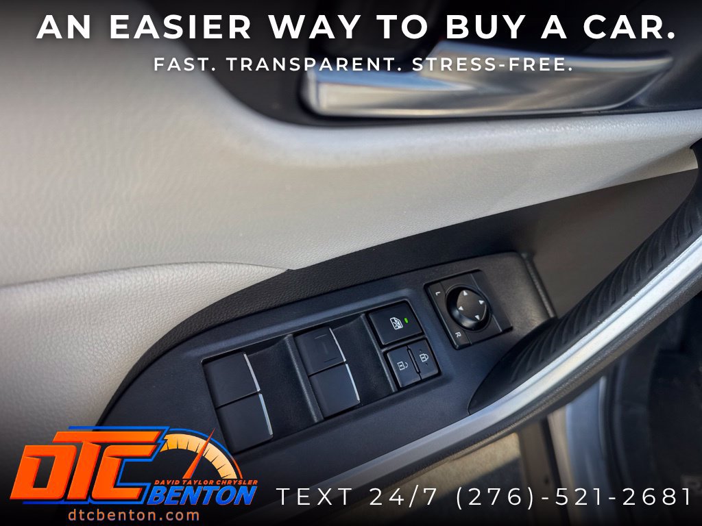 Used 2021 Toyota RAV4 XLE Premium FWD image 9