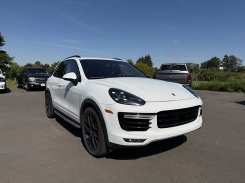 Used 2016 Porsche Cayenne Turbo AWD/4WD image 2