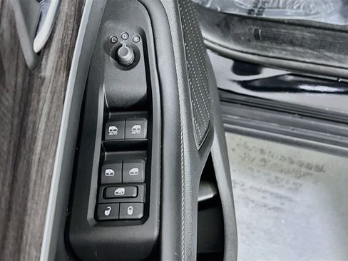 Used 2023 Jeep Grand Cherokee Limited w/ Black Appearance Package AWD/4WD image 18