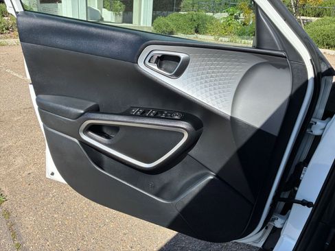 Used 2025 Kia Soul LX w/ LX Technology Package image 18