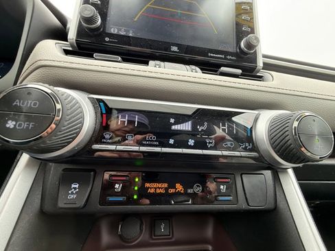 Used 2022 Toyota RAV4 Limited image 26