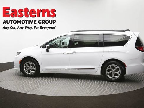 Used 2023 Chrysler Pacifica Limited FWD image 64