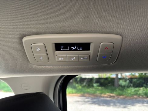 Used 2026 Kia Carnival FWD image 25