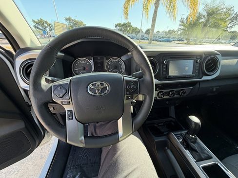 Used 2017 Toyota Tacoma SR5 image 11