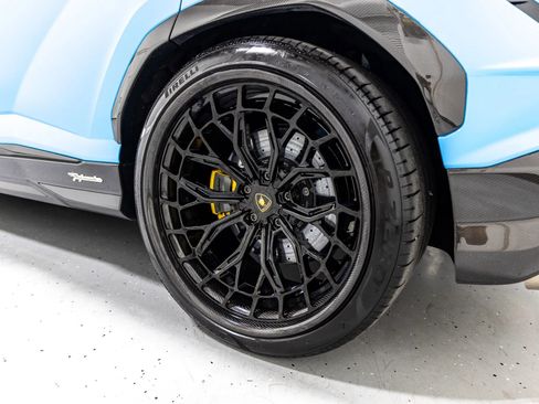 Used 2023 Lamborghini Urus Performante AWD/4WD image 22