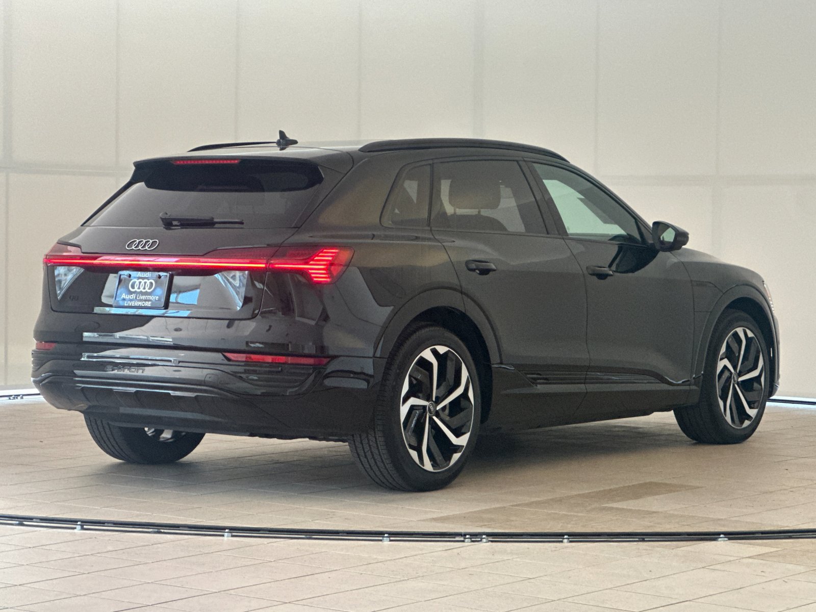 Used 2024 Audi Q8 e-tron Premium Plus w/ Premium Plus Package AWD/4WD image 6