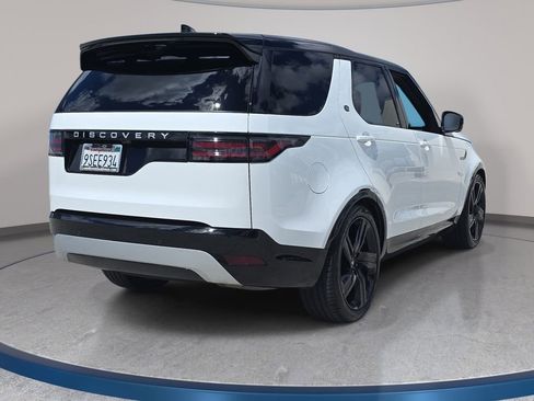 Used 2025 Land Rover Discovery Metropolitan Edition image 5