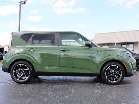 Used 2023 Kia Soul EX FWD image 3