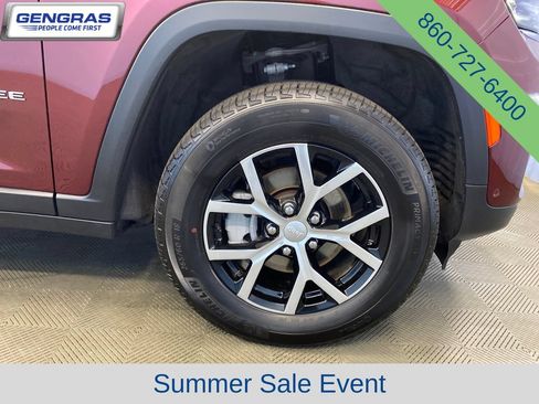 Certified 2025 Jeep Grand Cherokee Limited AWD/4WD image 50