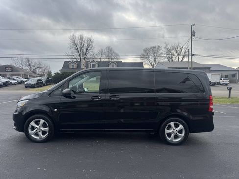Used 2017 Mercedes-Benz Metris Passenger image 2