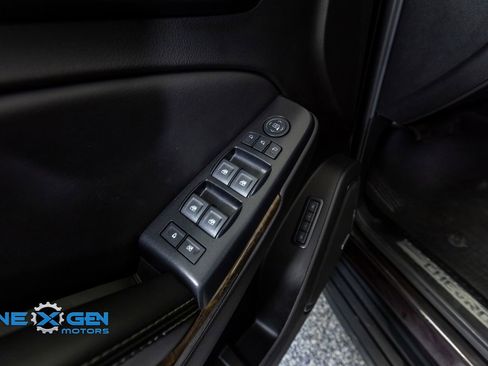 Used 2020 Chevrolet Suburban LT w/ Luxury Package AWD/4WD image 12