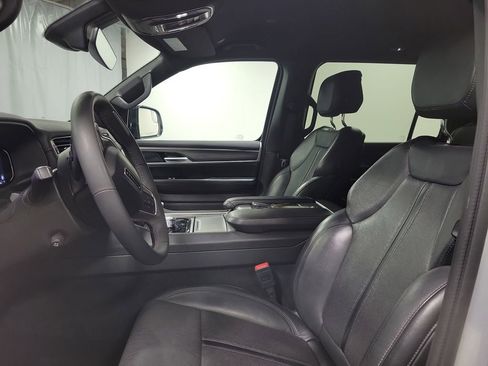 Used 2024 Jeep Wagoneer L Series II w/ Flexible Seating Group AWD/4WD image 12
