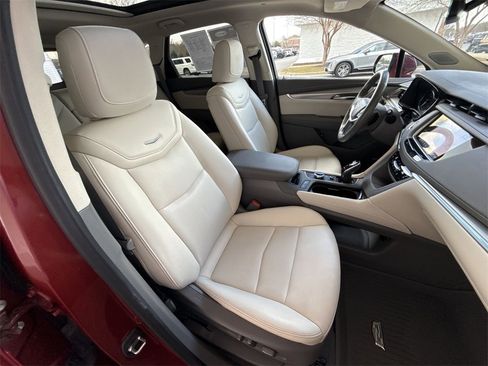 Certified 2023 Cadillac XT5 Premium Luxury w/ LPO, Floor Liner Package image 28